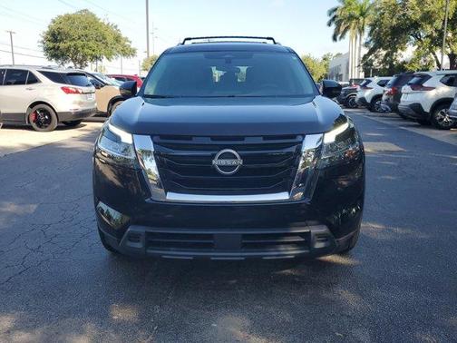 2022 Nissan Pathfinder SV