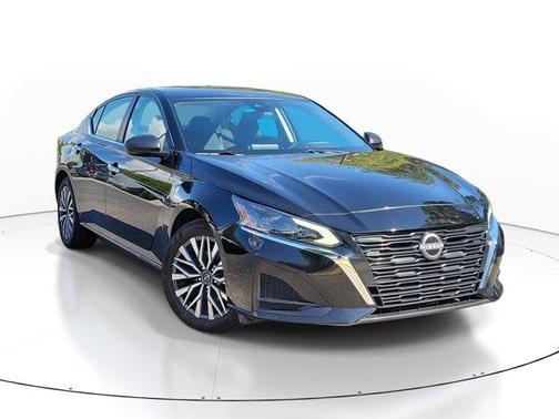 Super Black 2025 Nissan Altima SV