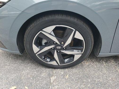 2022 Hyundai ELANTRA Limited