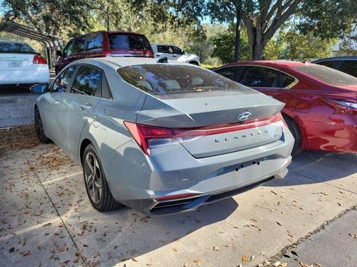 2022 Hyundai ELANTRA Limited