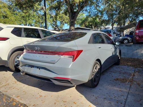 2022 Hyundai ELANTRA Limited