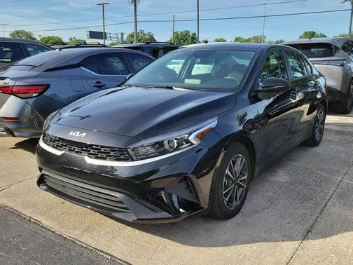 Aurora Black 2024 Kia Forte LXS
