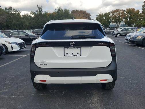2026 Nissan Kicks SV