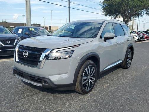 2025 Nissan Pathfinder Platinum