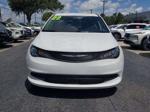 2022 Chrysler Voyager LX