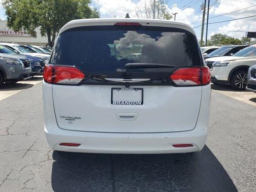 2022 Chrysler Voyager LX