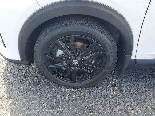 2021 Nissan Kicks SR