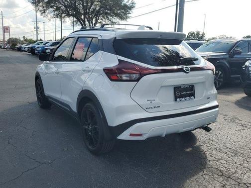 2021 Nissan Kicks SR