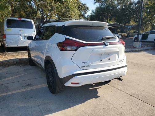 2021 Nissan Kicks SR