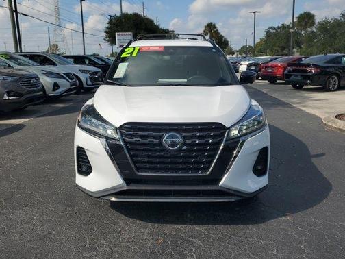 2021 Nissan Kicks SR