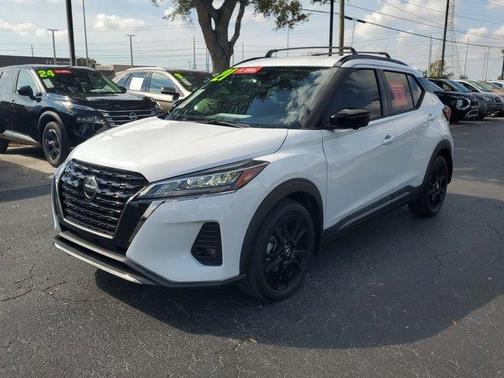 2021 Nissan Kicks SR