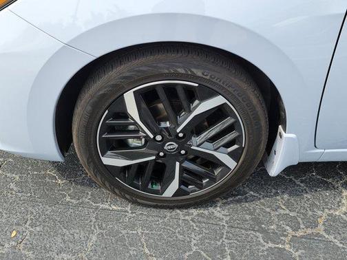Gray Sky Pearl 2025 Nissan Versa 1.6 SR
