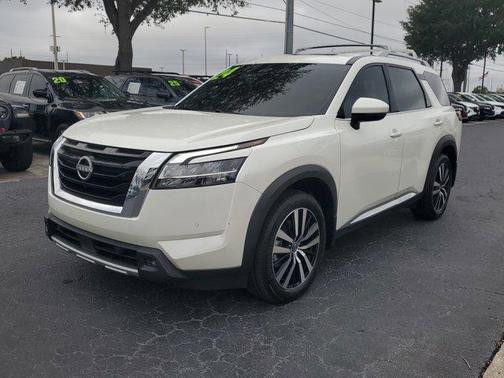 2024 Nissan Pathfinder Platinum