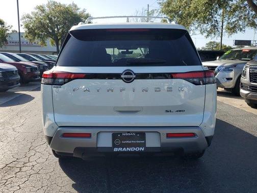 2024 Nissan Pathfinder SL