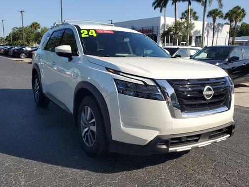 2024 Nissan Pathfinder SL