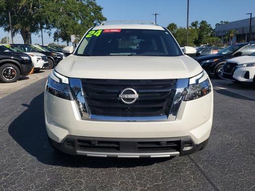 2024 Nissan Pathfinder SL