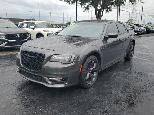 2023 Chrysler 300 Touring L