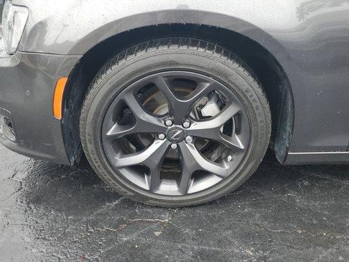 2023 Chrysler 300 Touring L