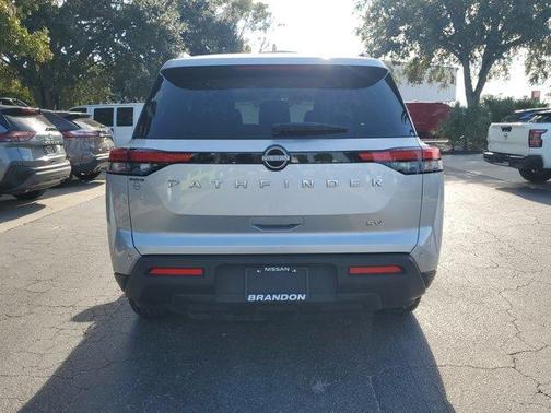 2024 Nissan Pathfinder SV