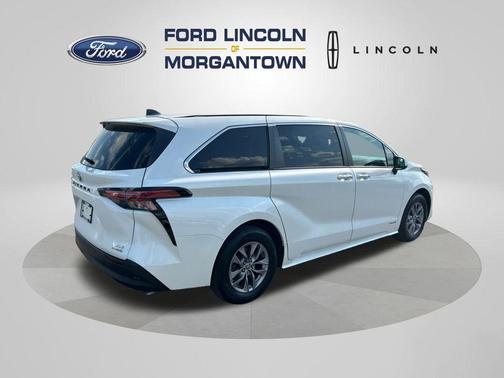 2021 Toyota Sienna XLE