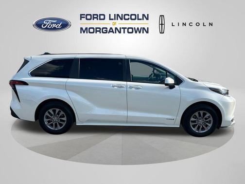 2021 Toyota Sienna XLE
