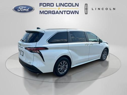 2021 Toyota Sienna XLE