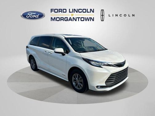 2021 Toyota Sienna XLE