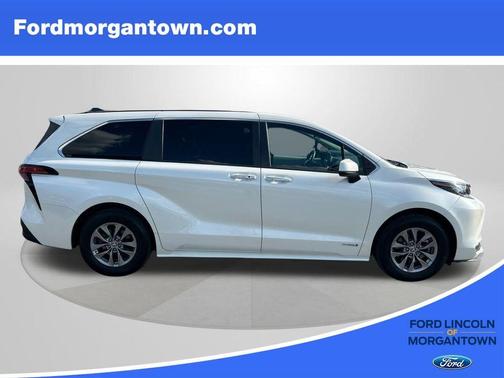 2021 Toyota Sienna XLE