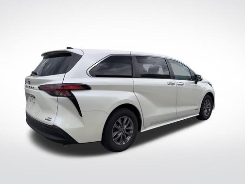 2021 Toyota Sienna XLE