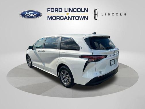 2021 Toyota Sienna XLE