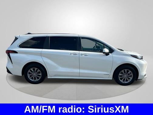 2021 Toyota Sienna XLE