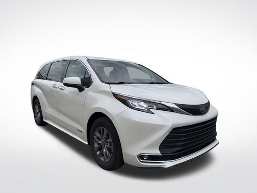 2021 Toyota Sienna XLE