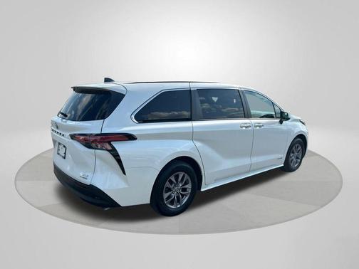 2021 Toyota Sienna XLE