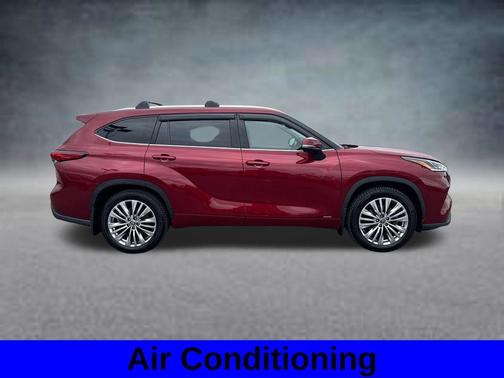 Pearl 2023 Toyota Highlander Hybrid Platinum