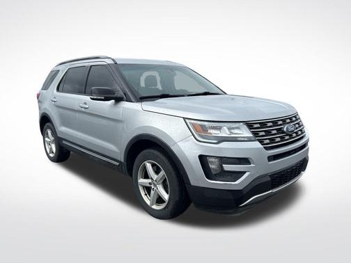 Silver 2016 Ford Explorer XLT