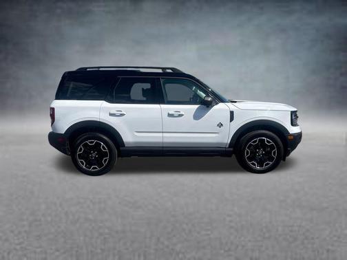 Oxford White 2025 Ford Bronco Sport Outer Banks