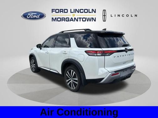 White 2023 Nissan Pathfinder Platinum