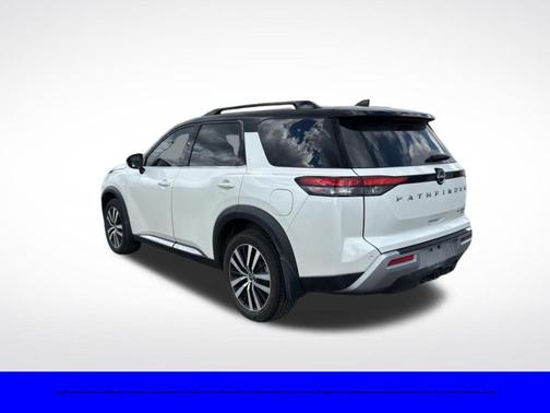White 2023 Nissan Pathfinder Platinum