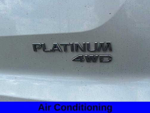 White 2023 Nissan Pathfinder Platinum