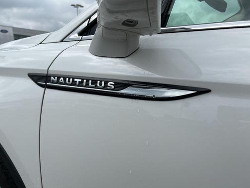2021 Lincoln Nautilus Reserve