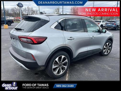 ICONIC SILVER METALLIC 2024 Ford Escape PLATINUM