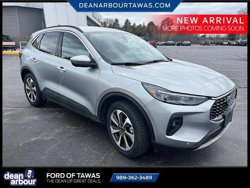 ICONIC SILVER METALLIC 2024 Ford Escape PLATINUM