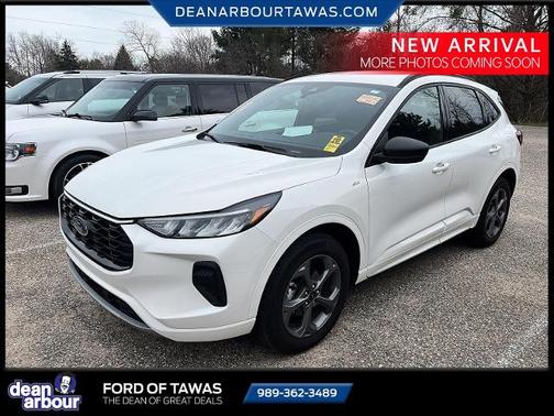 STAR WHITE METALLIC TRI-COA 2024 Ford Escape ST-LINE