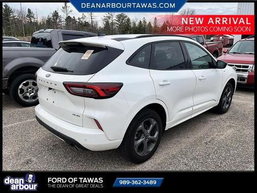 STAR WHITE METALLIC TRI-COA 2024 Ford Escape ST-LINE
