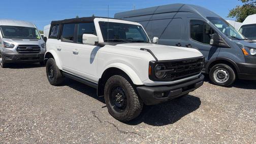 Oxford White 2022 Ford Bronco Outer Banks