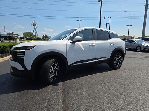 Fresh Powder 2025 Nissan Kicks SV
