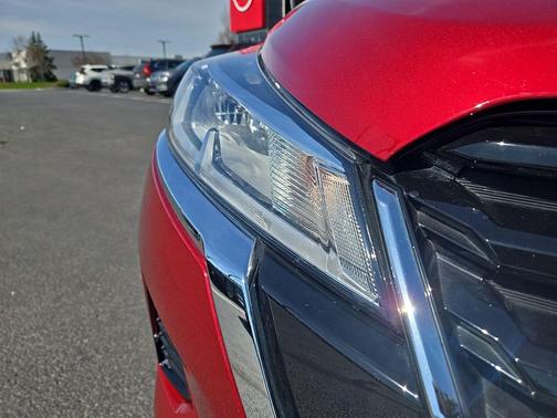 Scarlet Ember Tintcoat/Super Black 2024 Nissan Kicks SV