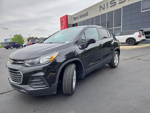 Mosaic Black Metallic 2021 Chevrolet Trax LS
