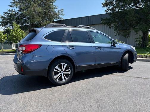 Twilight Blue Metallic 2018 Subaru Outback 3.6R Limited