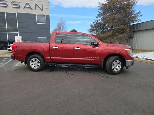 2018 Nissan Titan SV